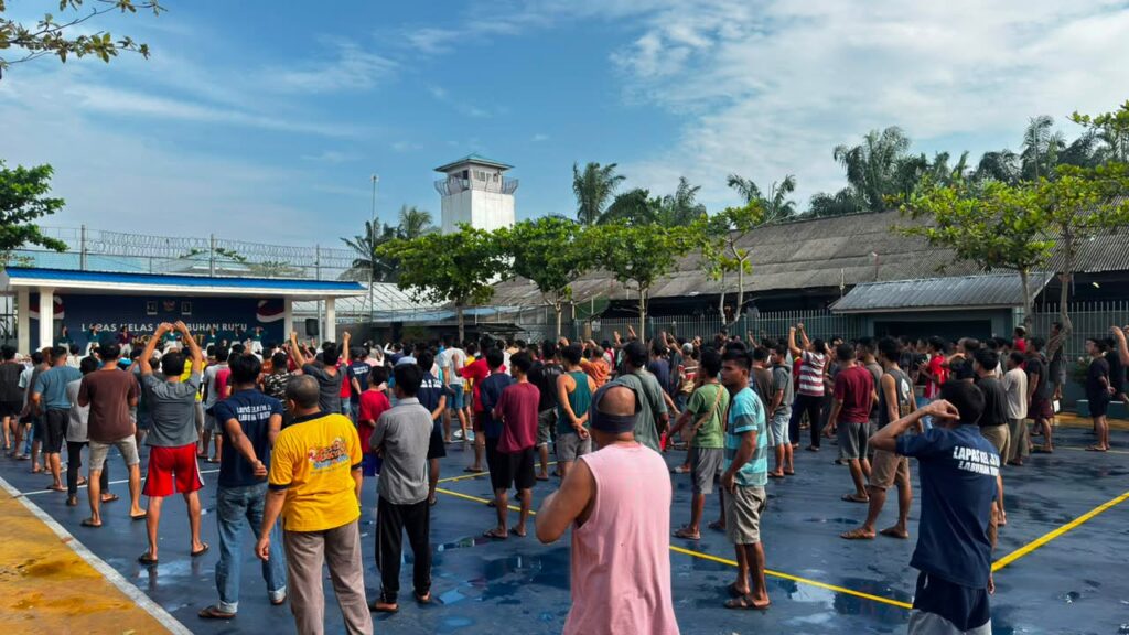 Wujudkan Pola Hidup Sehat, Warga Binaan Dan Petugas Lapas Labuhan Ruku Kompak Ikuti Senam Pagi Bersama